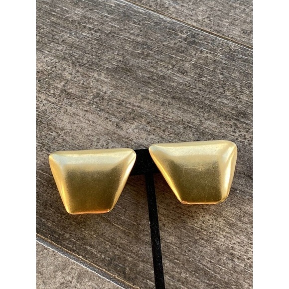 Vintage Clip Ons Earrings Geometric Trapezoid Brushed Gold Matte 80s - Picture 1 of 12
